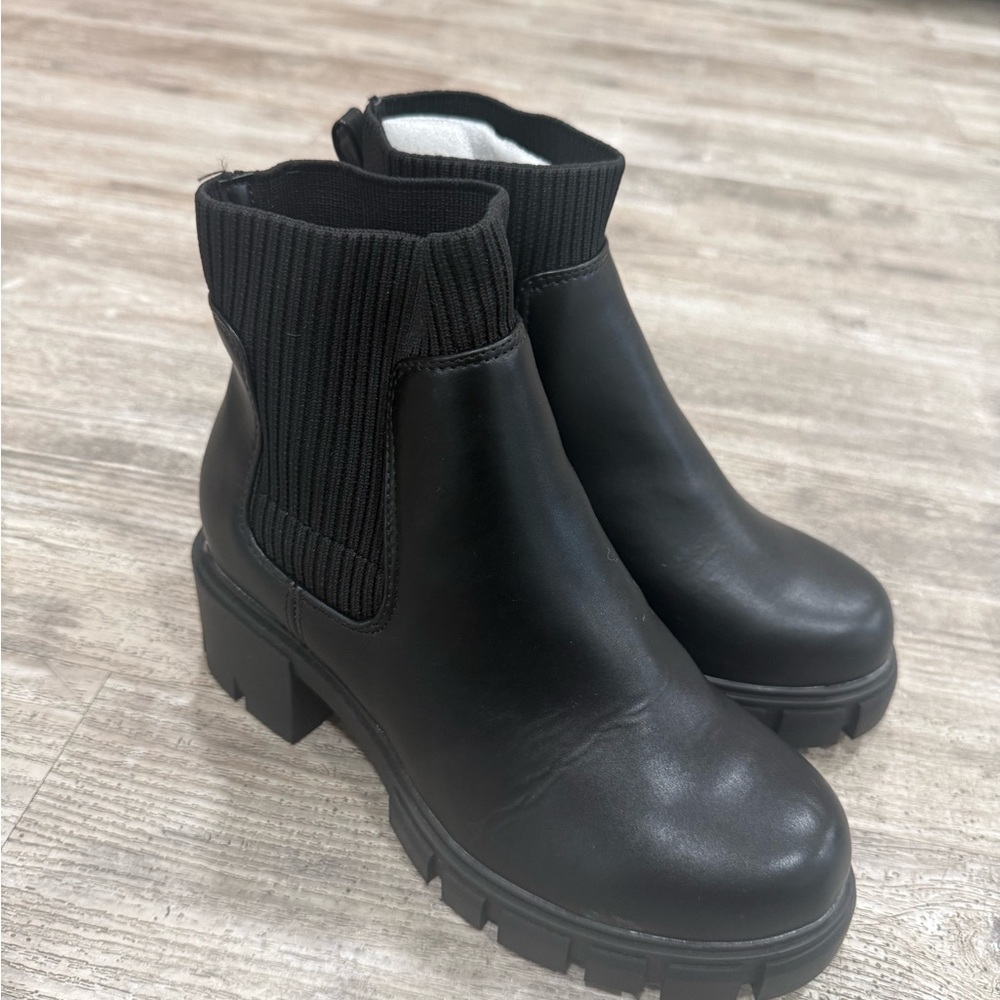 Women’s Black Chunky Fitory Ankle Boots